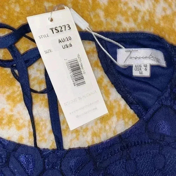 Two sisters the label, backless fit and flare lace sleeve party dress 6 NWT - Picture 2 of 7